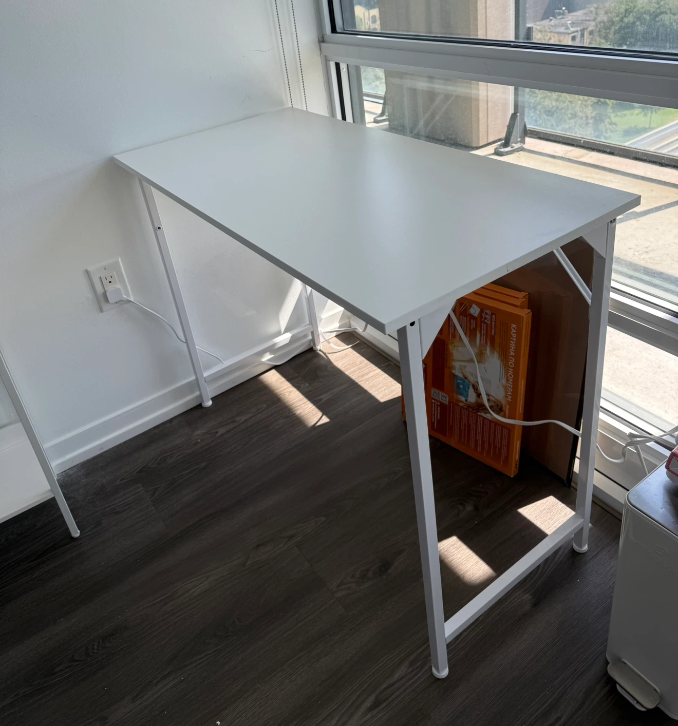 White computer and/or study desk