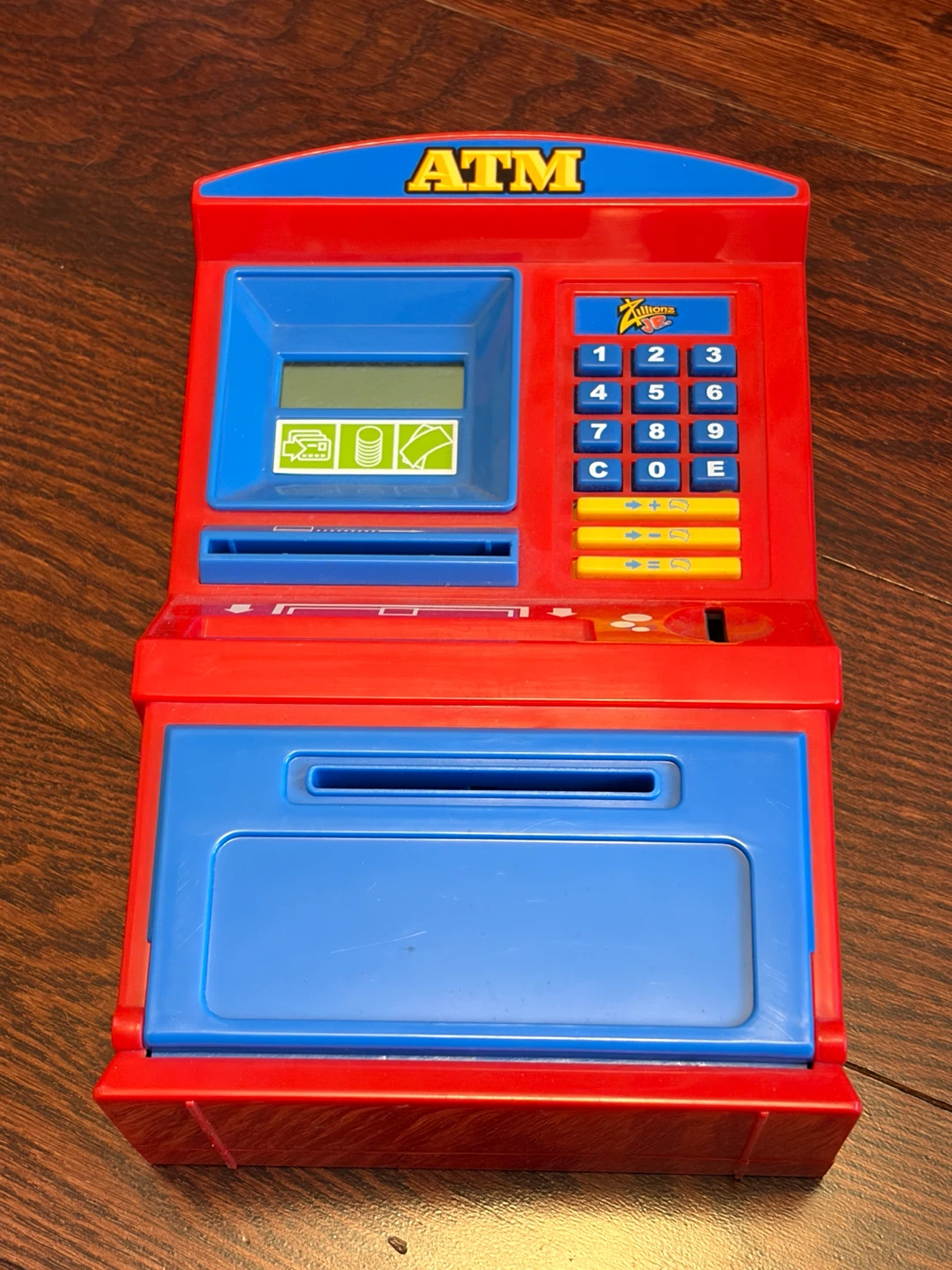 Does NOT turn on - Zillionz Junior ATM Piggy Bank Toy