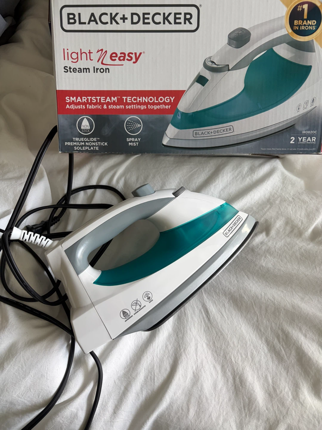 Black+Decker Light 'N Easy Steam Iron - photo 2