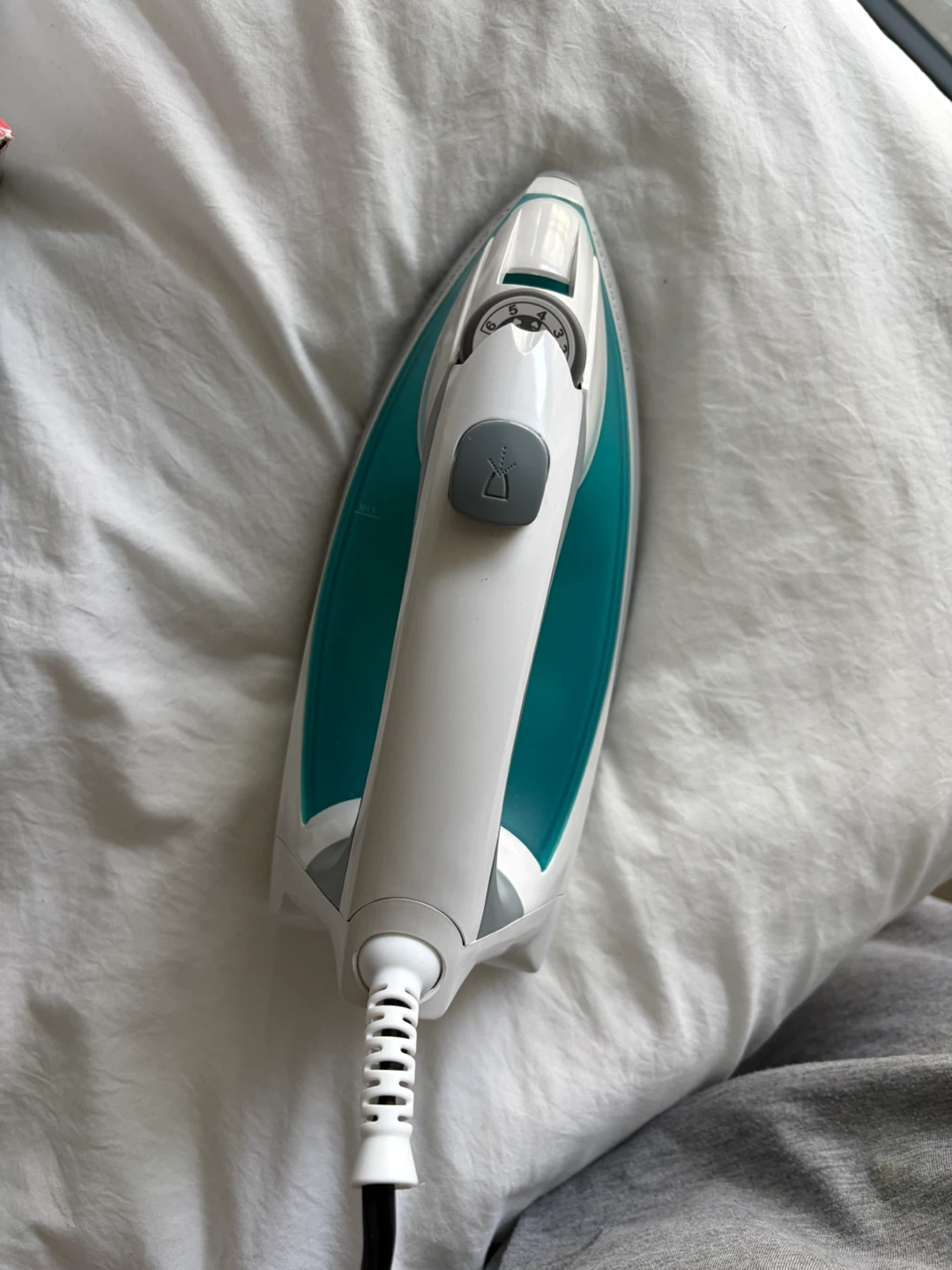 Black+Decker Light 'N Easy Steam Iron - photo 3