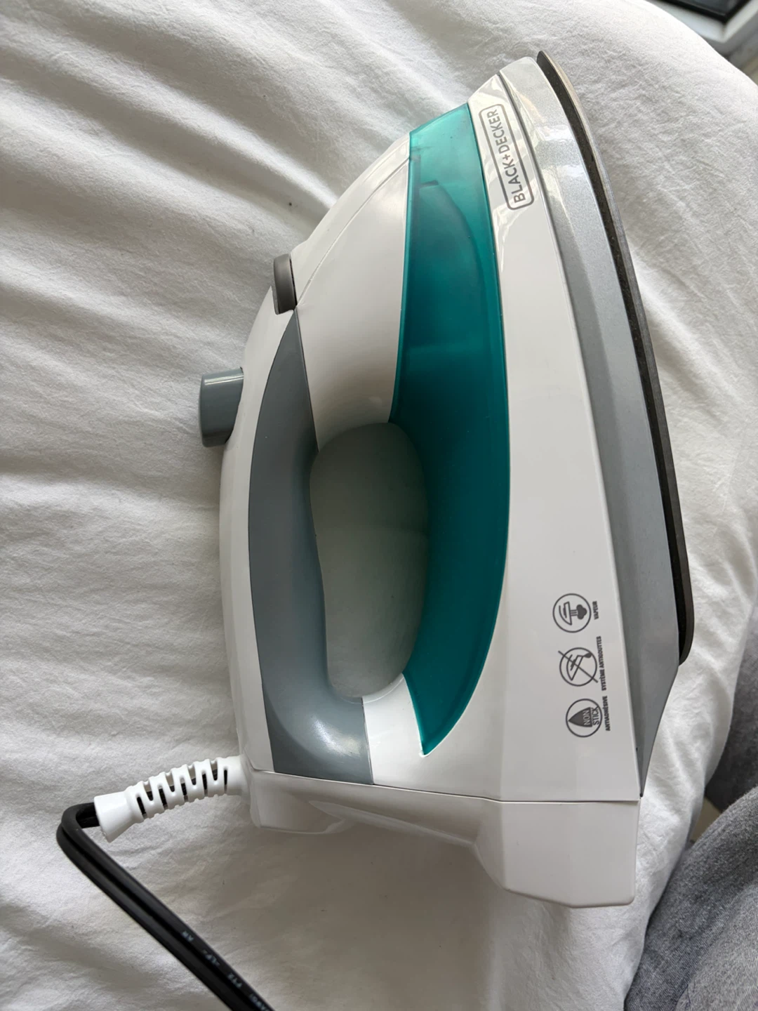 Black+Decker Light 'N Easy Steam Iron - photo 4