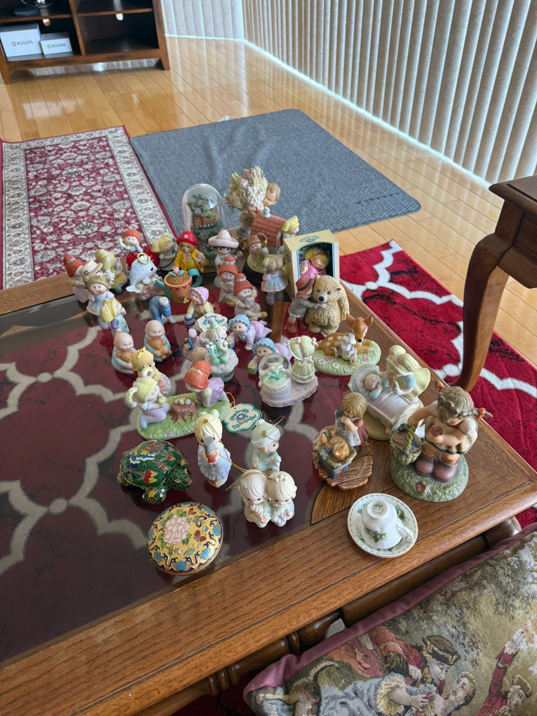 Large Collection of Precious Moments Figurines - photo 3