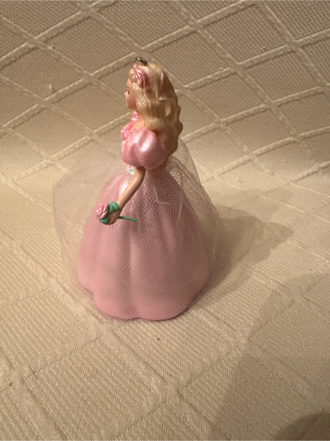 1996 Hallmark Keepsake Springtime Barbie Ornament - photo 3