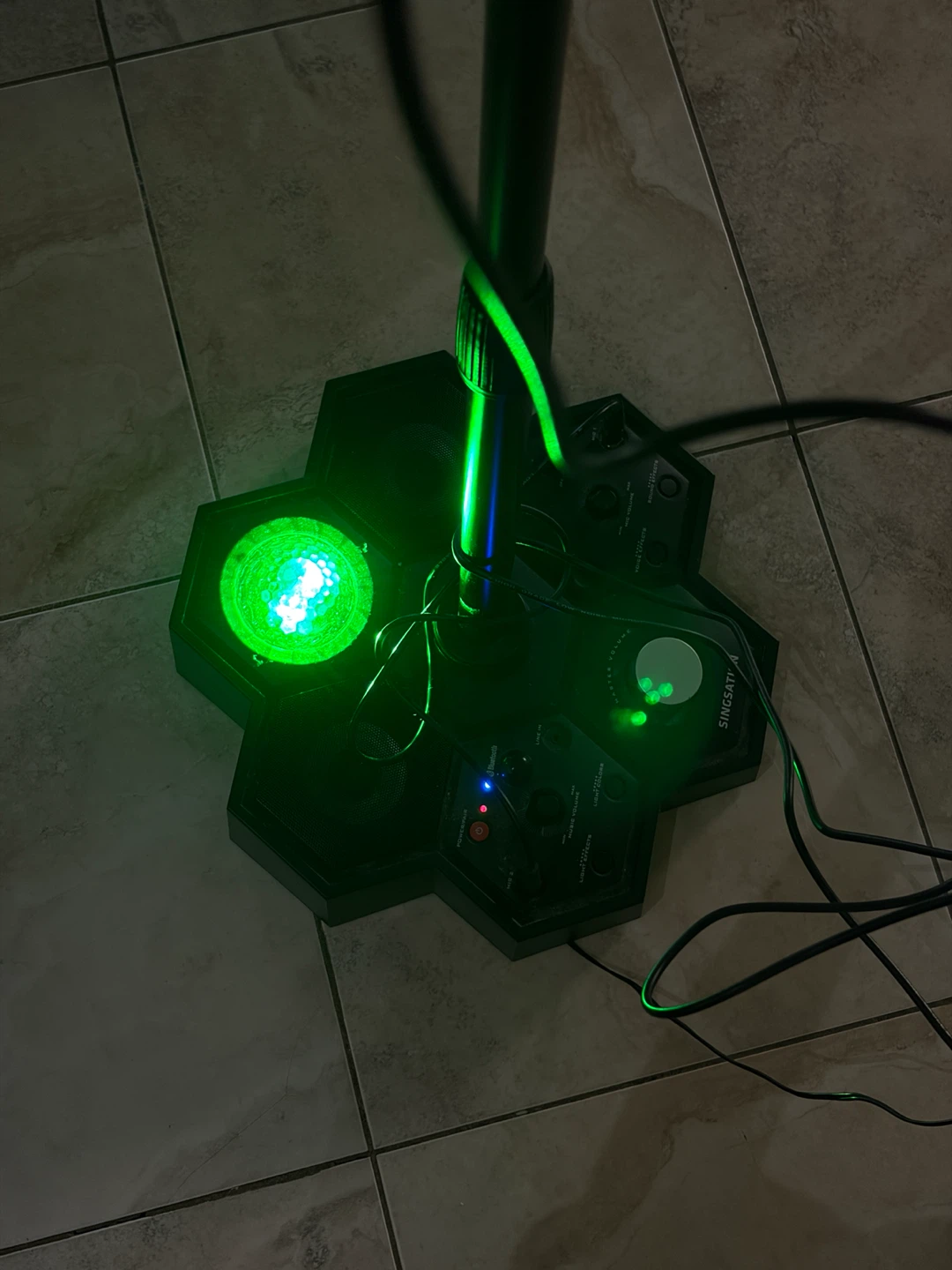 Singsation Karaoke Machine with Light Stand - photo 4