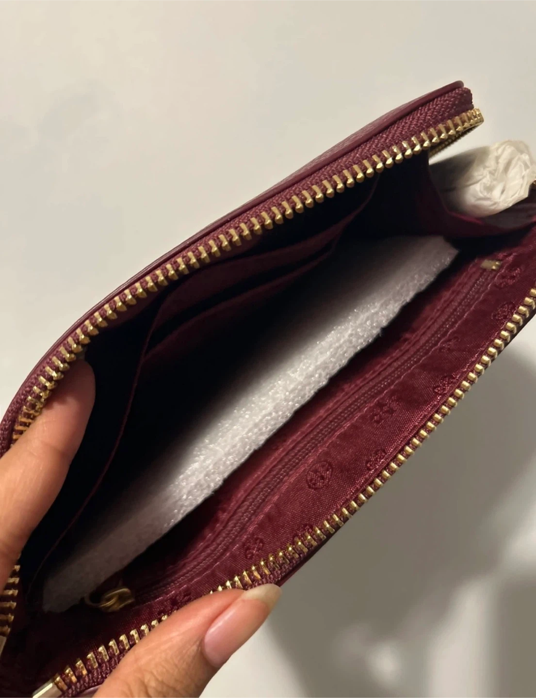 Tory Burch Britten Large Zip Pouch ($300 value) - photo 2