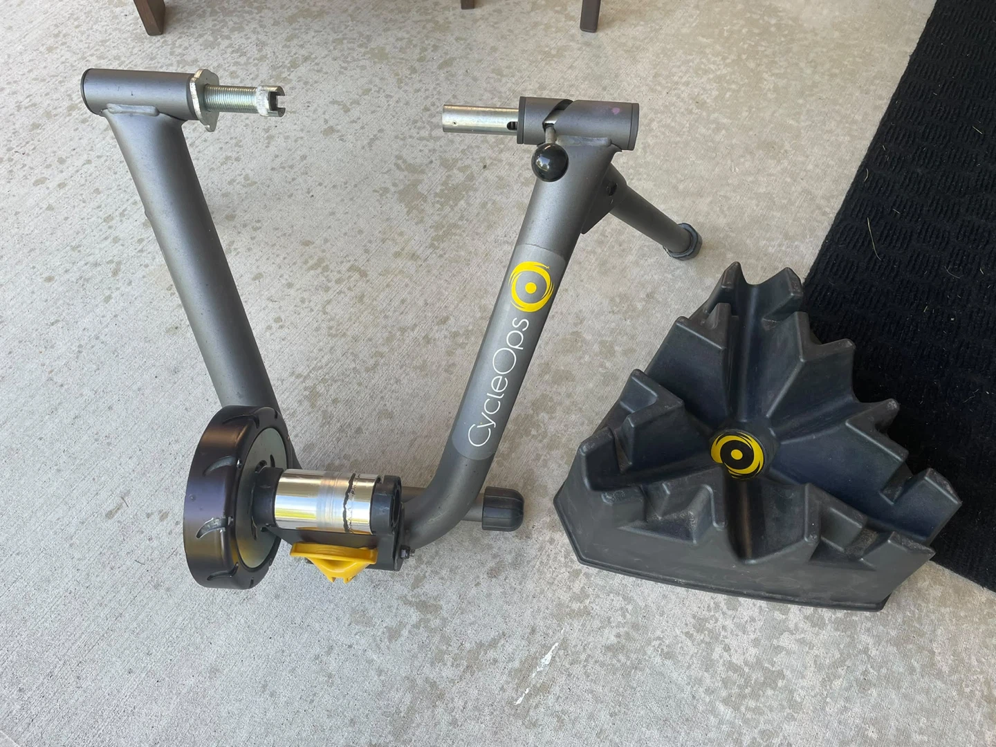 Cyclops trainer + rear wheel stabilizer