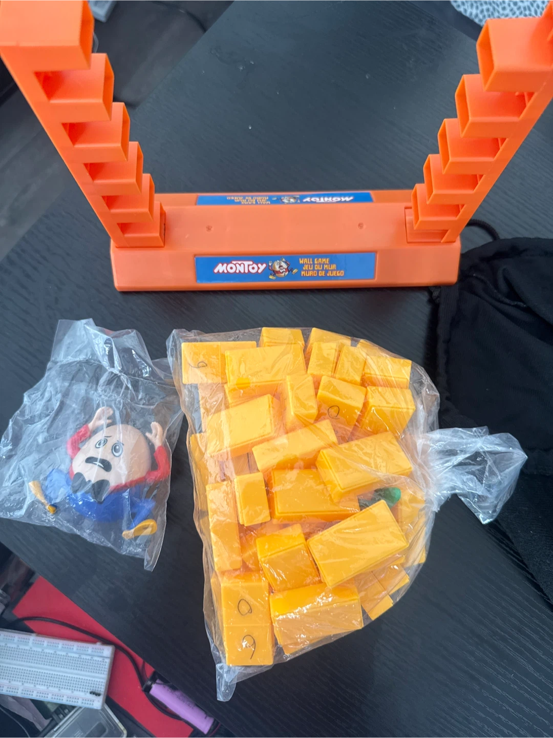 Montoy Wall Game