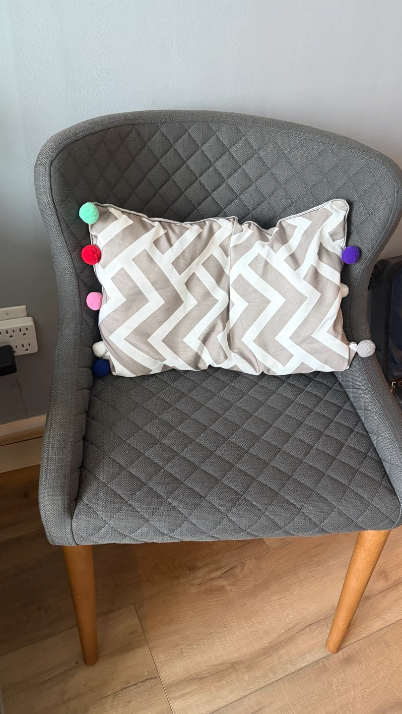 Structube upholstered chair - photo 2