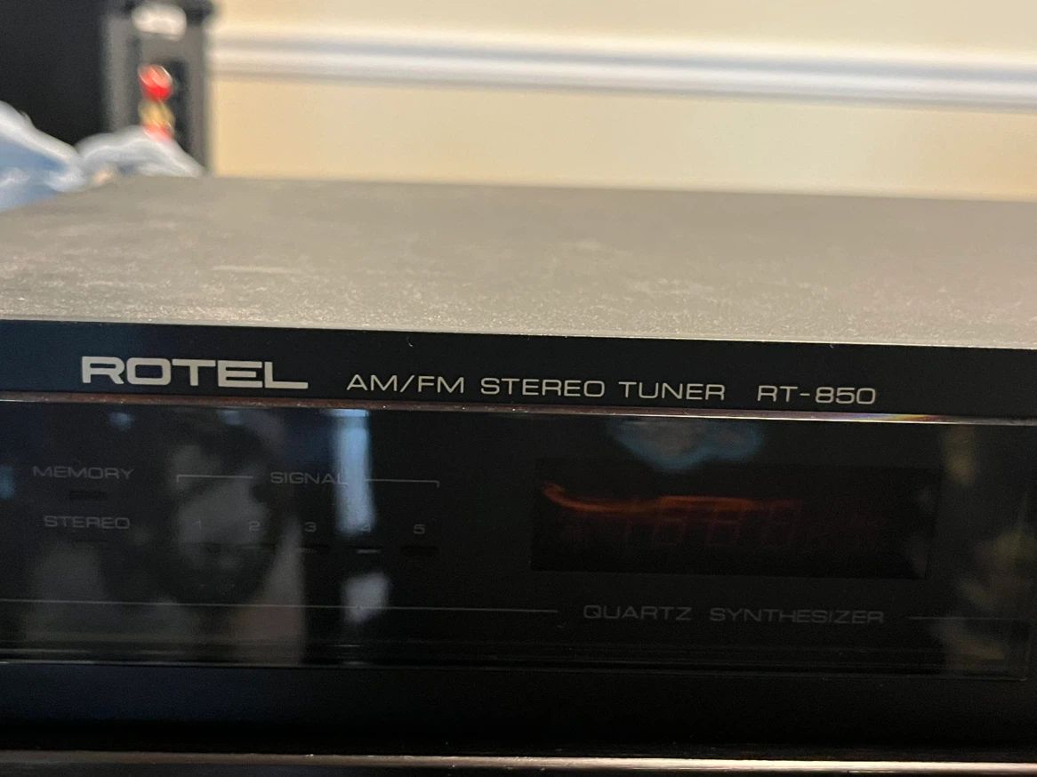 Rotel RT-850 AM/FM Stereo Tuner