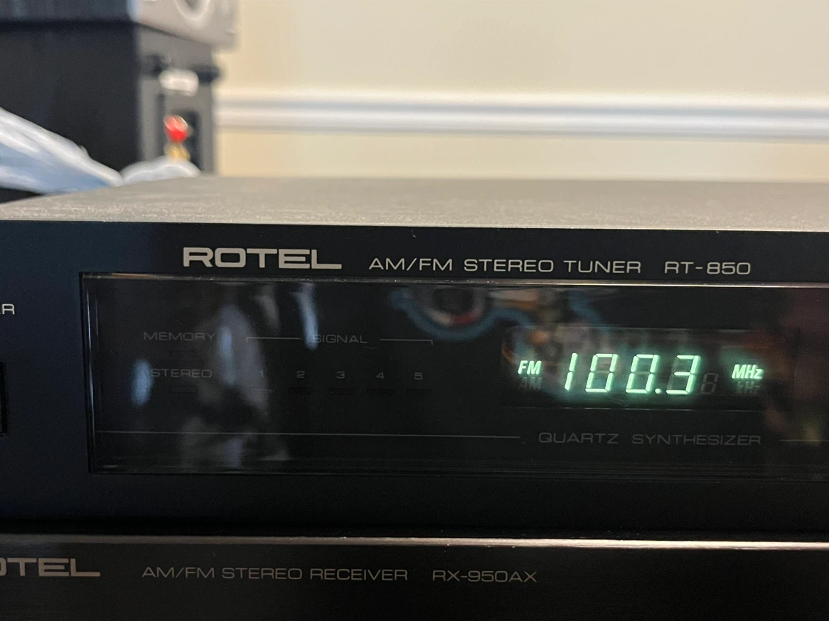 Rotel RT-850 AM/FM Stereo Tuner - photo 2