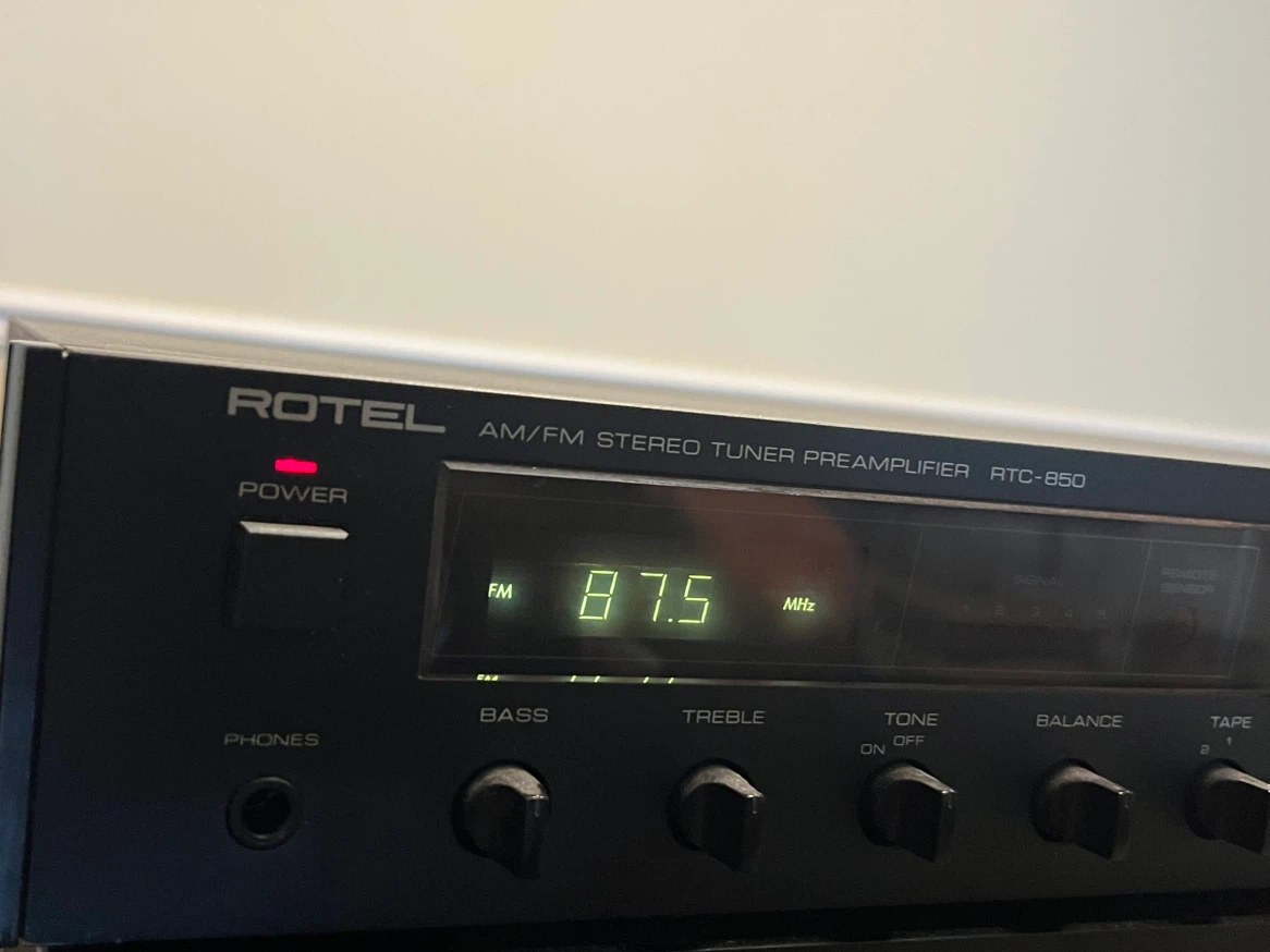 Rotel AM/FM Stereo Tuner Preamplifier RTC-850 - photo 3