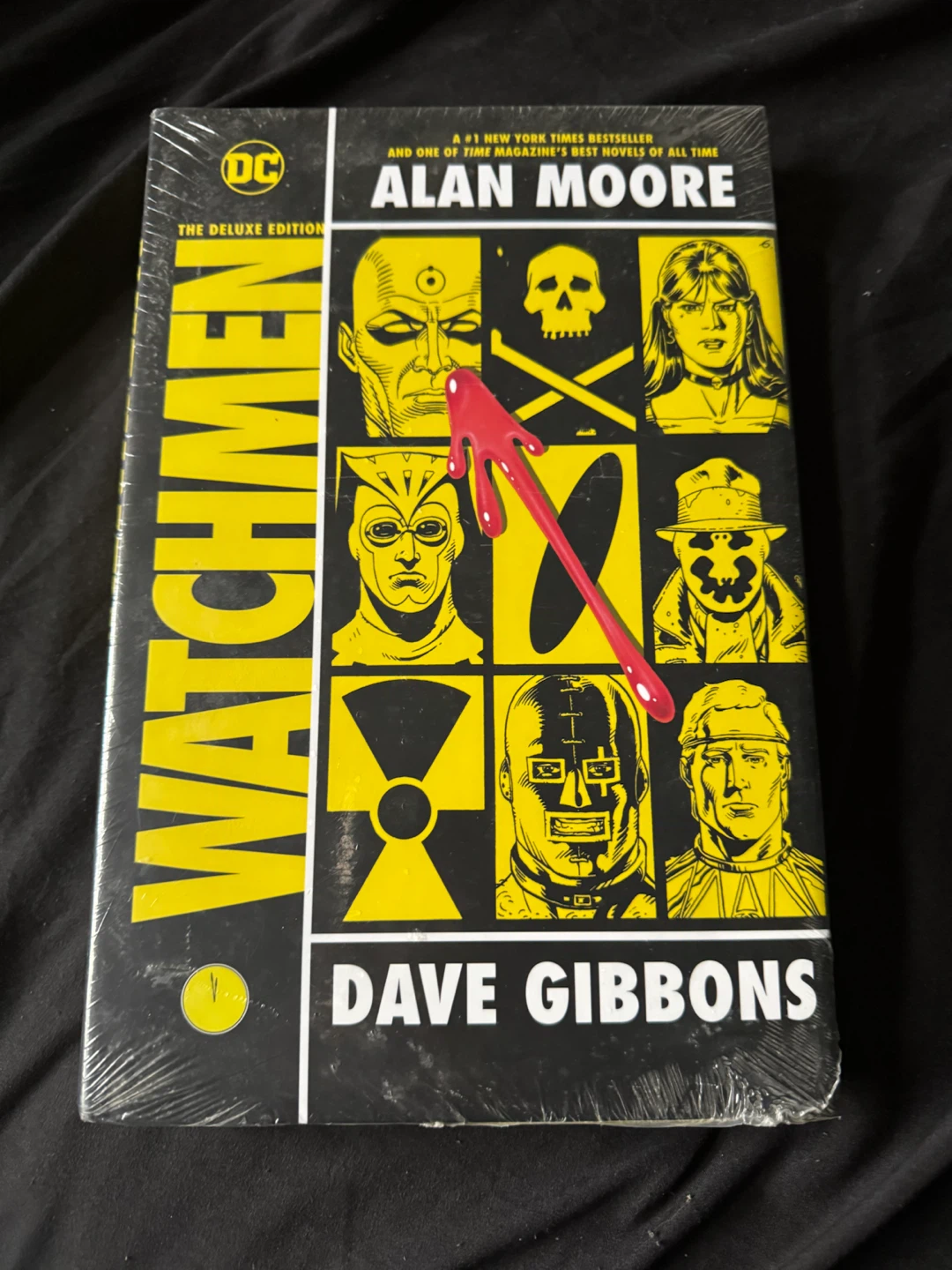 Watchmen: The Deluxe Edition Graphic Novel