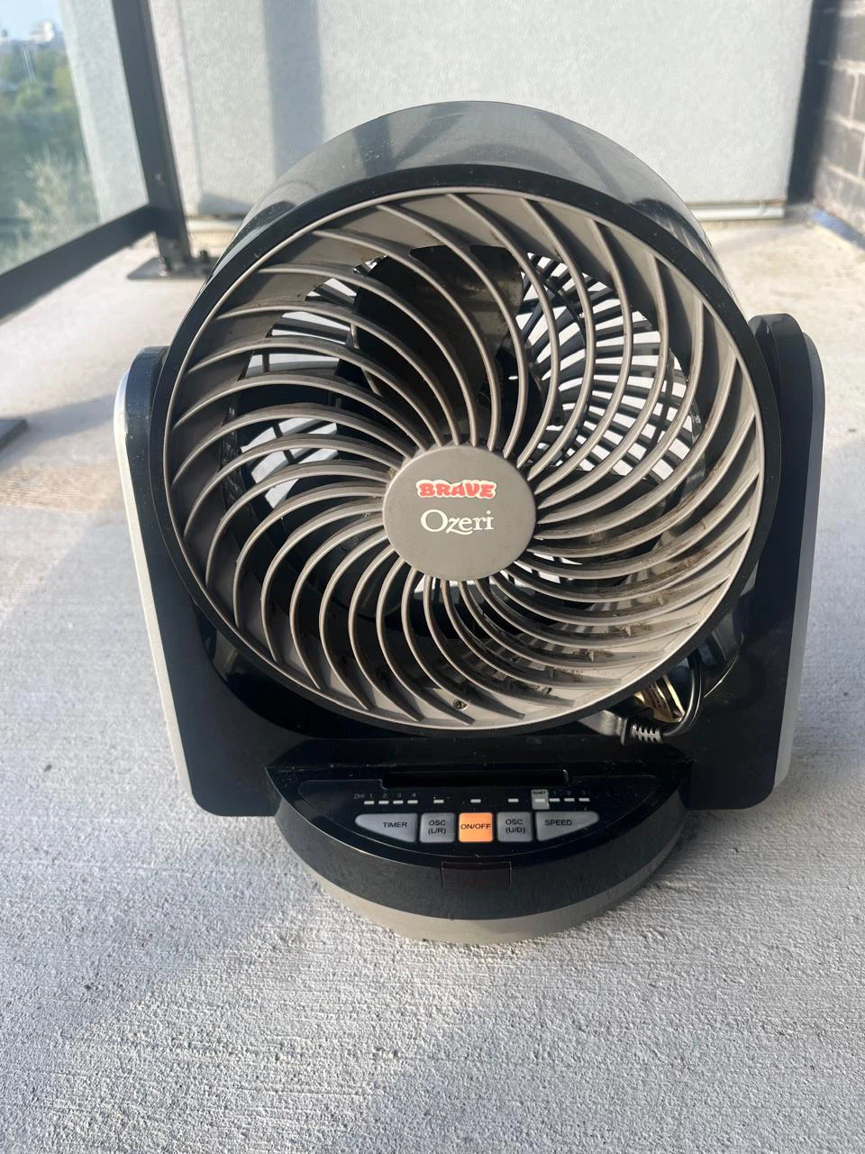 Ozeri Brave Oscillating Desk Fan