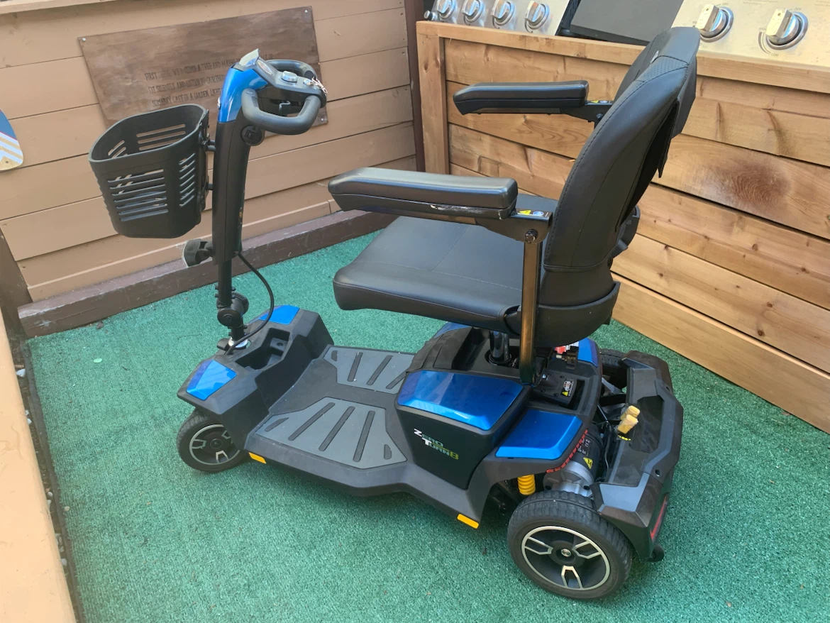 Pride Mobility Zero Turn 8 Blue Mobility Scooter - photo 4
