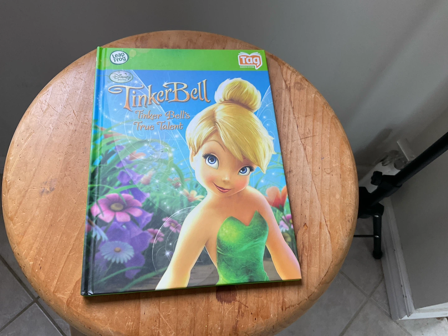 Set of 4 Assorted Children's Books and a colouring book - photo 4