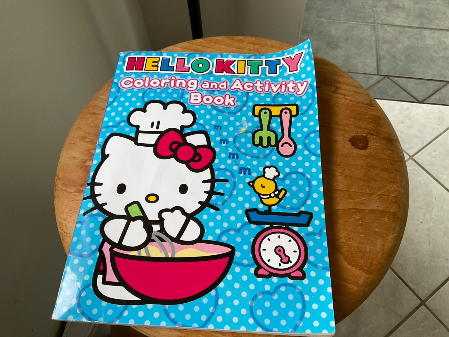 Set of 4 Assorted Children's Books and a colouring book - photo 5