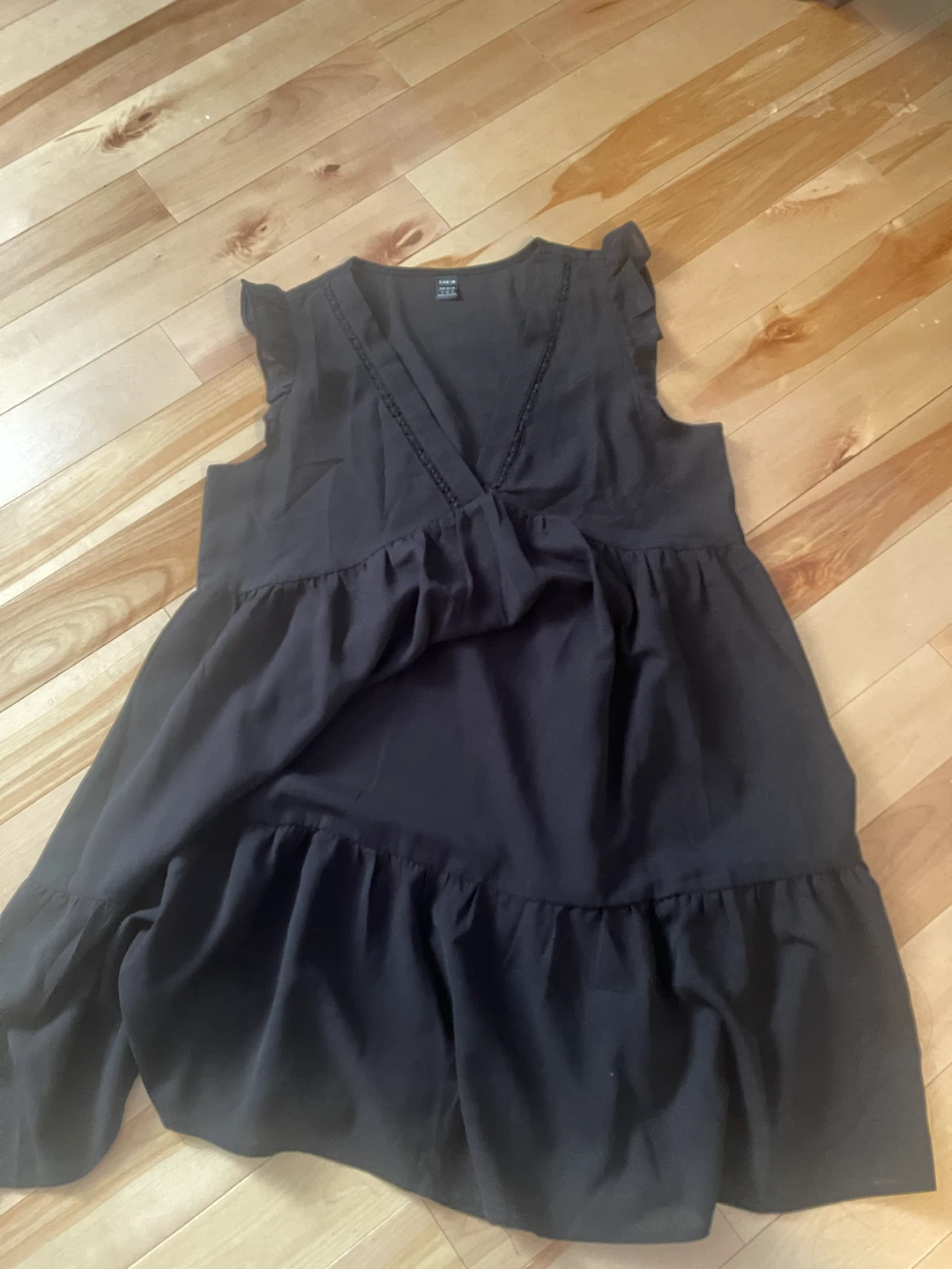 SHEIN Black Ruffle Sleeveless Dress