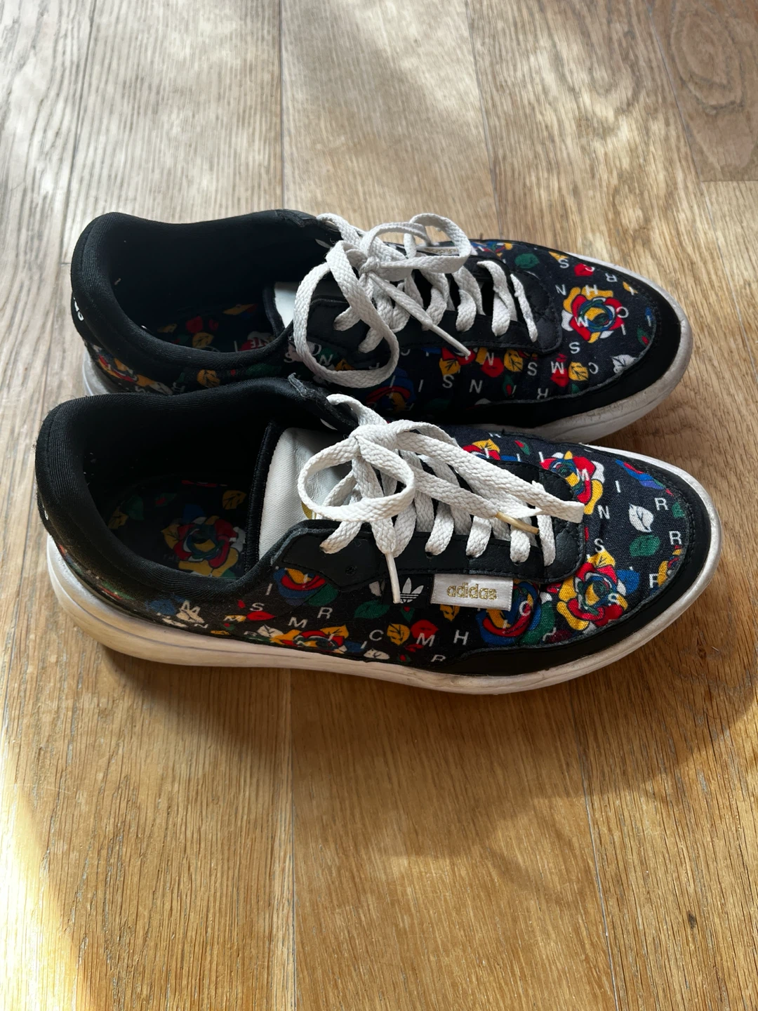 Adidas Sneakers Women's US 7.5