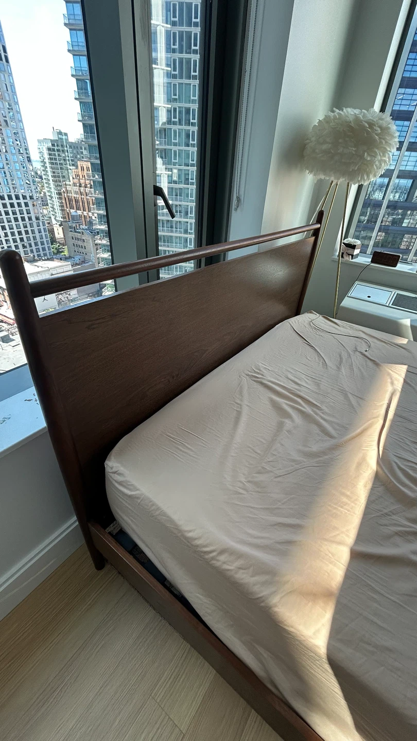 Article Lenia Queen Bed- nearly new condition - photo 3