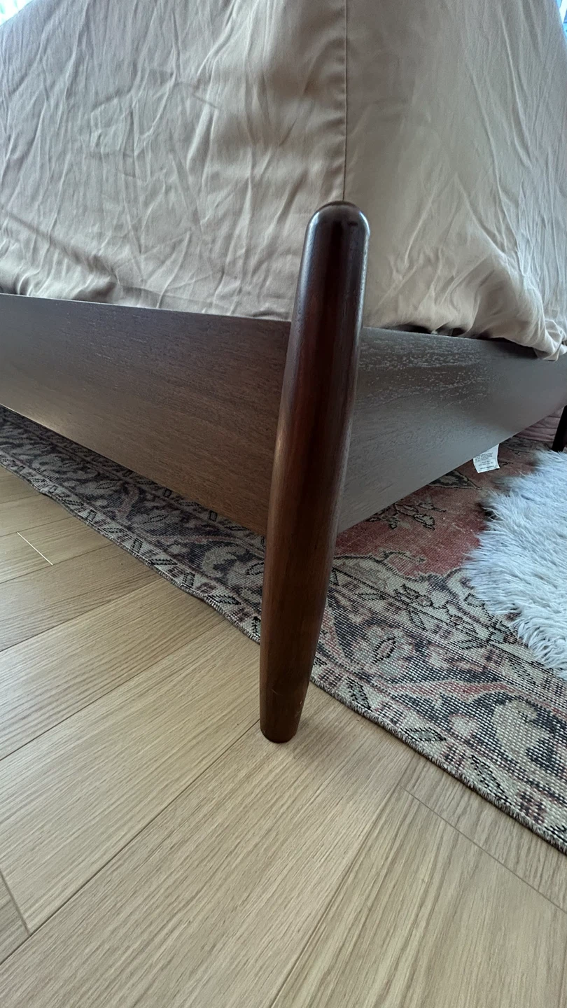 Article Lenia Queen Bed- nearly new condition - photo 5