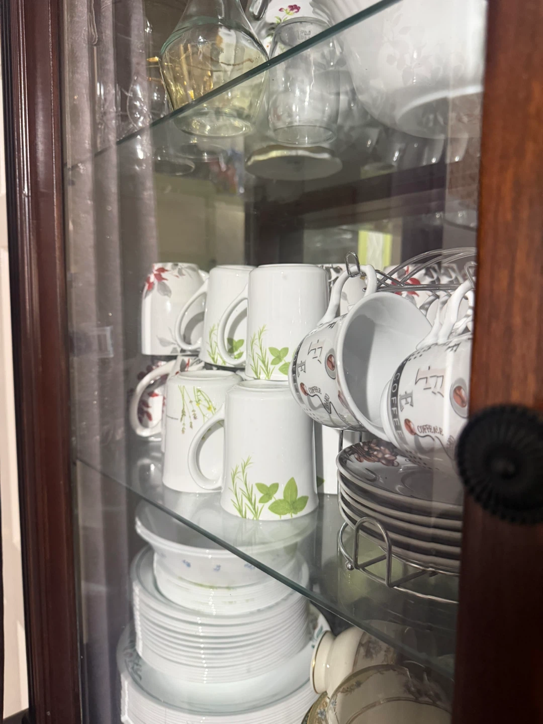 Traditional Dark Wood China Cabinet - photo 3