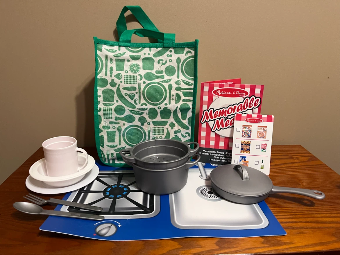 MELISSA & DOUG DELUXE KITCHEN COLLECTION (Read description) - photo 3