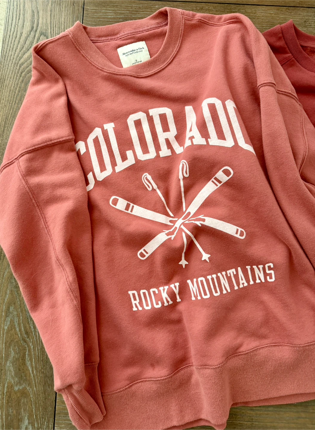 Lot of 4 assorted sweaters and hoodies bundle - photo 2