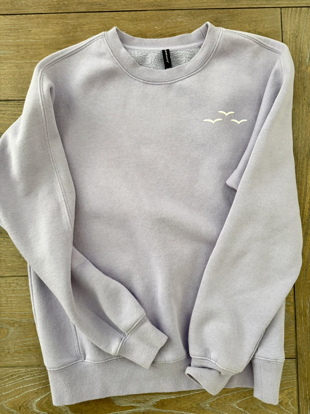 Lot of 4 assorted sweaters and hoodies bundle - photo 5