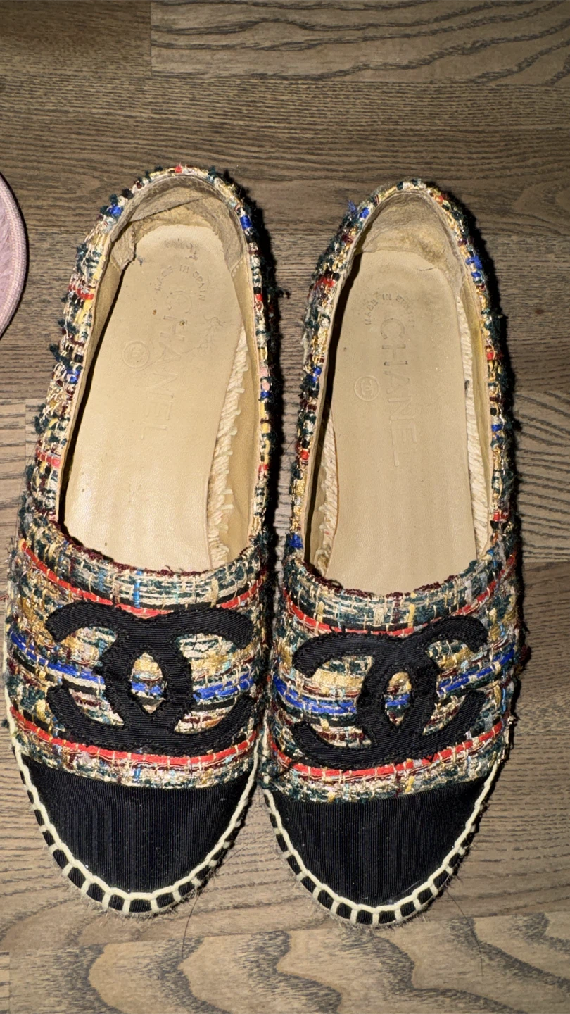 Size 7 Authentic Chanel Tweed Espadrilles - photo 4