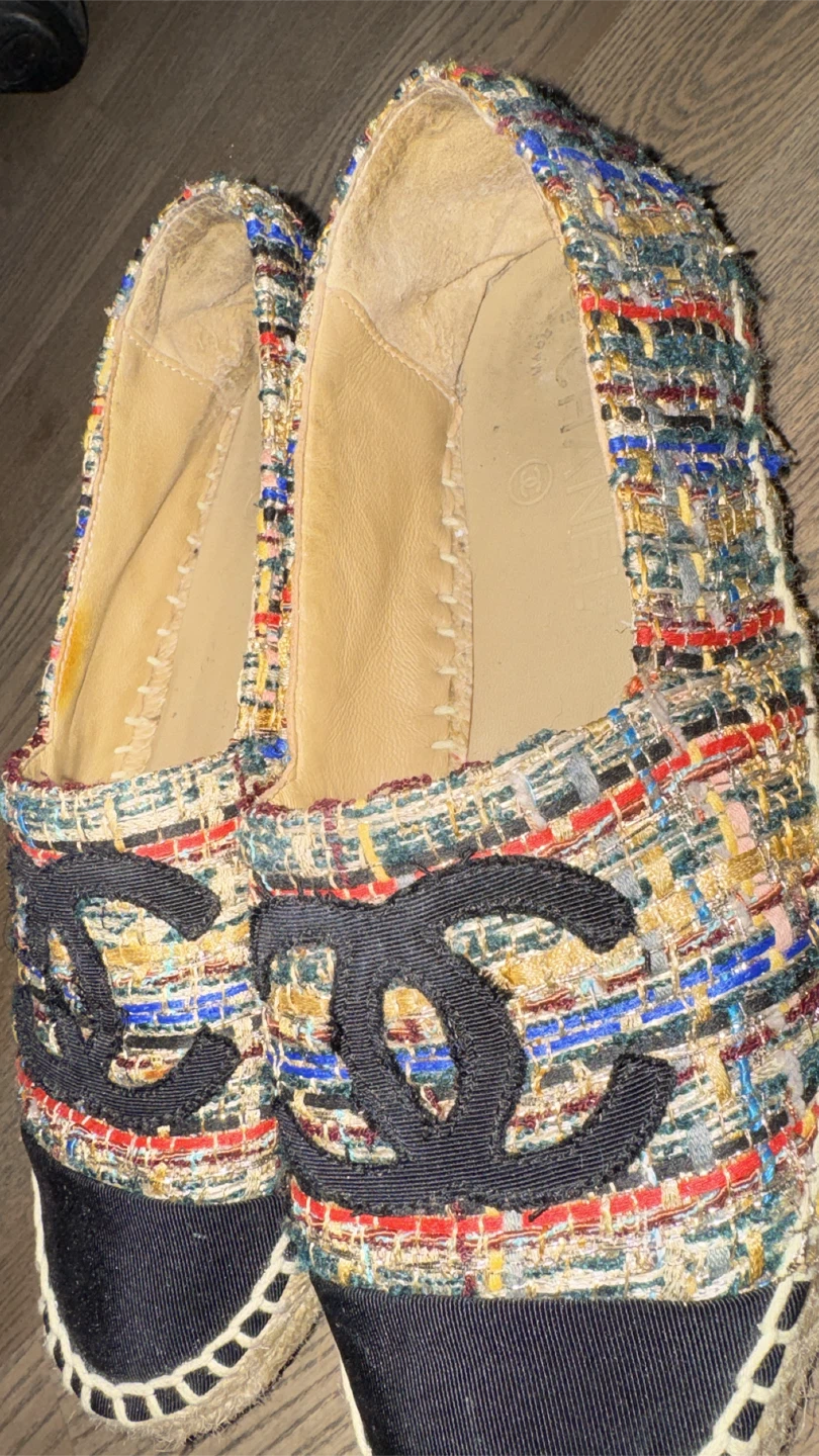 Size 7 Authentic Chanel Tweed Espadrilles - photo 5