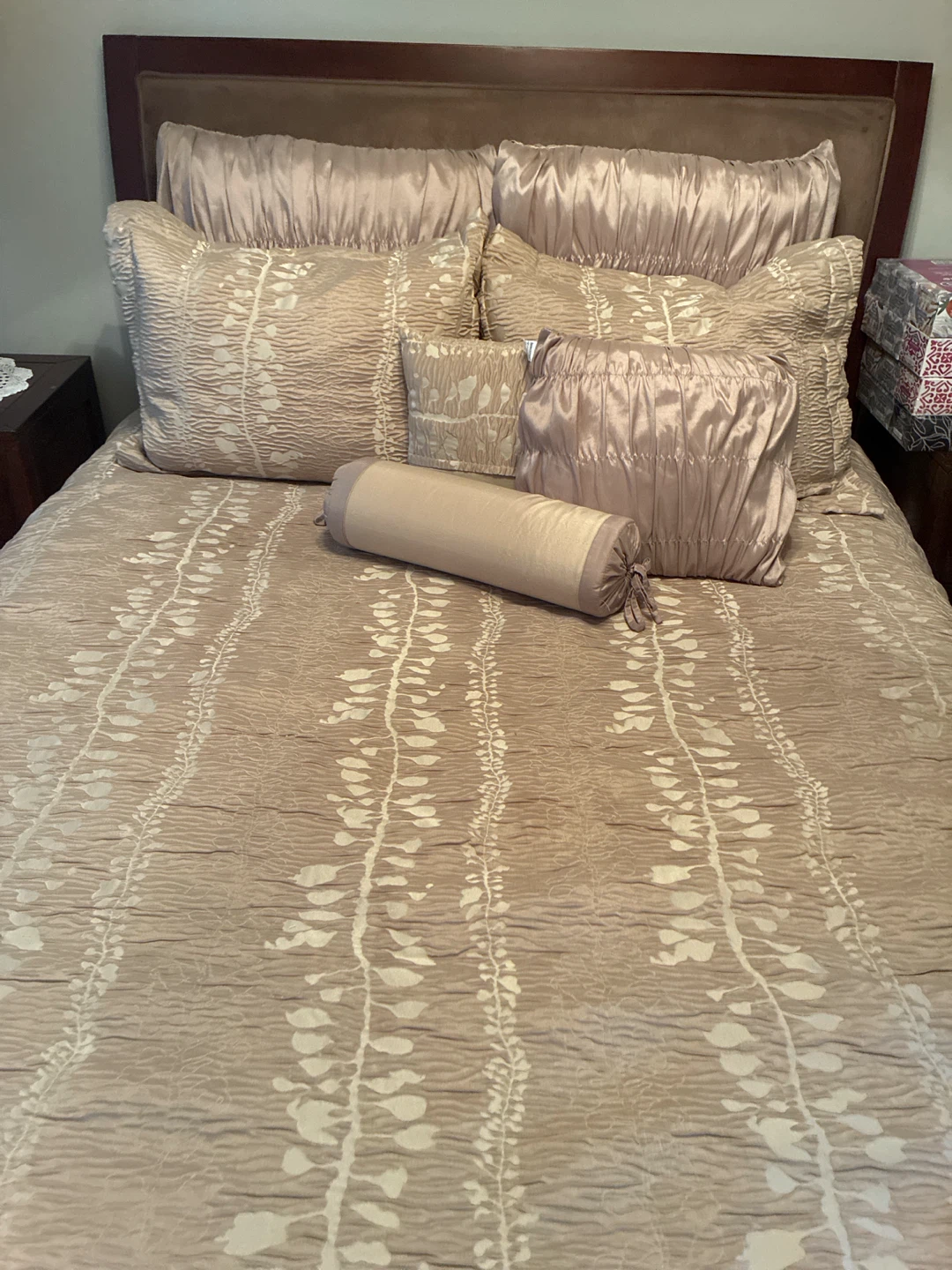 9 Pieces Queen Size Bedding Set