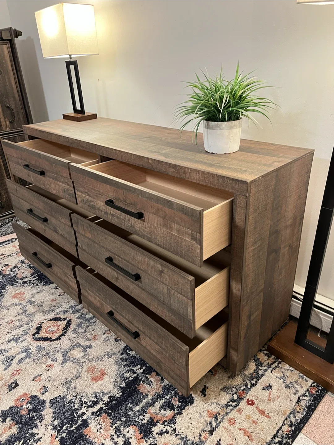Modern Six-Drawer Dresser - Like New Cond. - Delivery Extra - photo 2