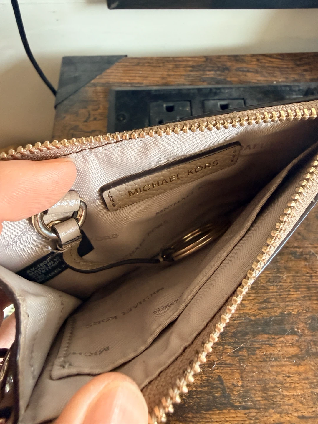 New Michael Kors Leather Wristlet Pouch - photo 4