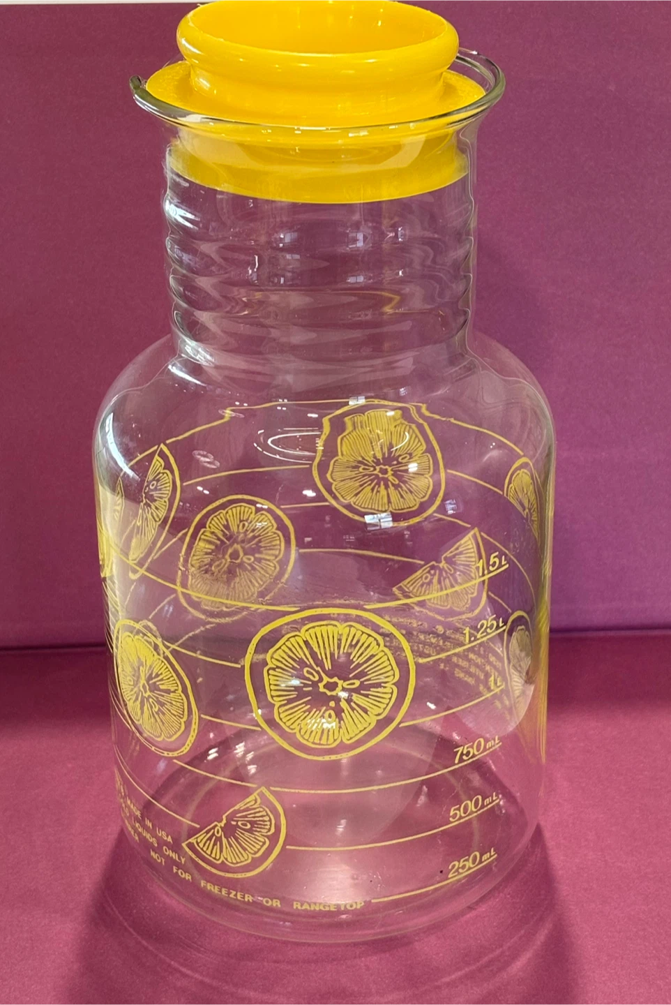 Vintage Pyrex 2L Lemon Print Pitcher