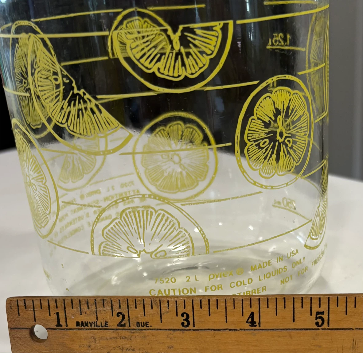 Vintage Pyrex 2L Lemon Print Pitcher - photo 4