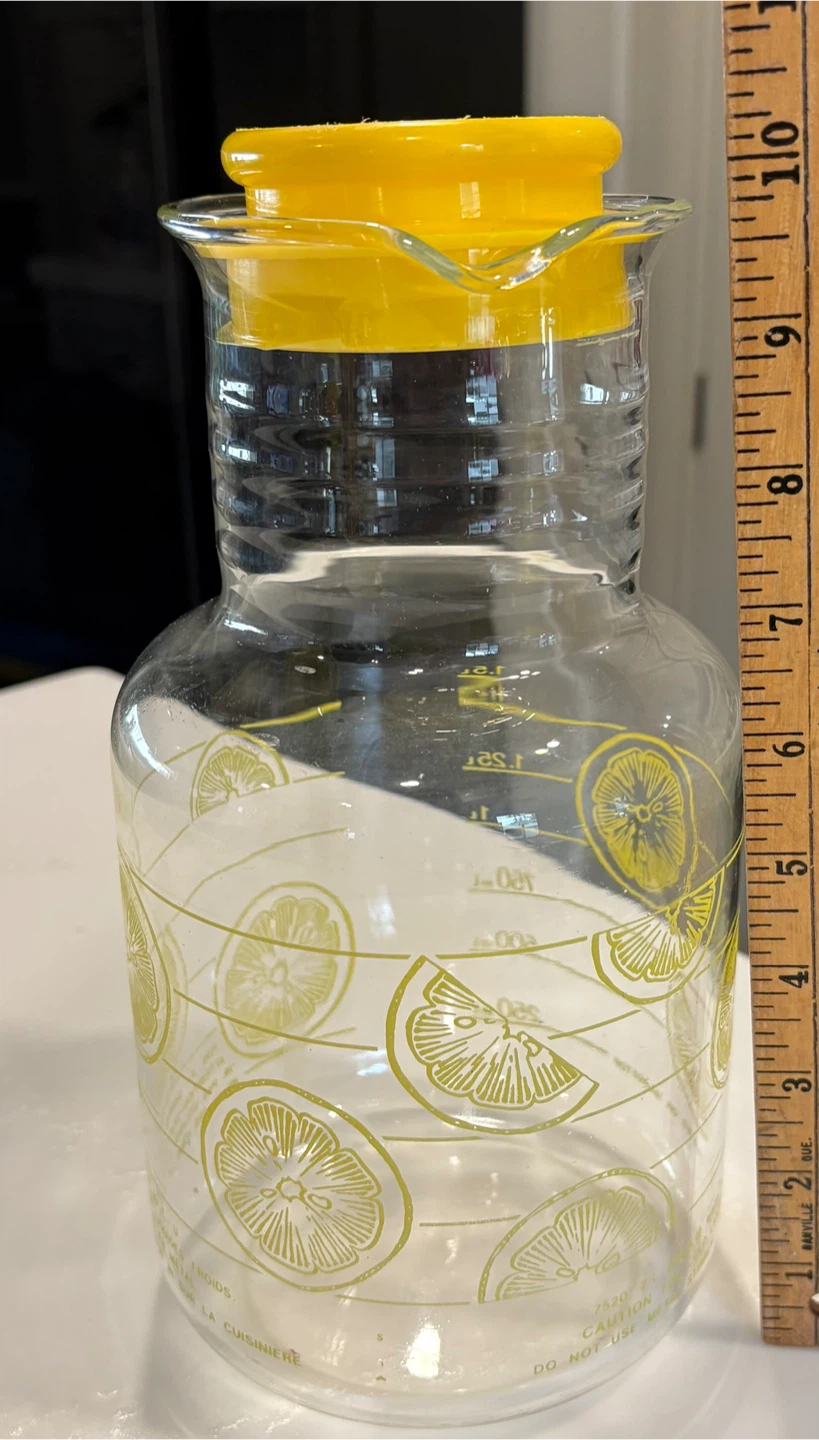 Vintage Pyrex 2L Lemon Print Pitcher - photo 5