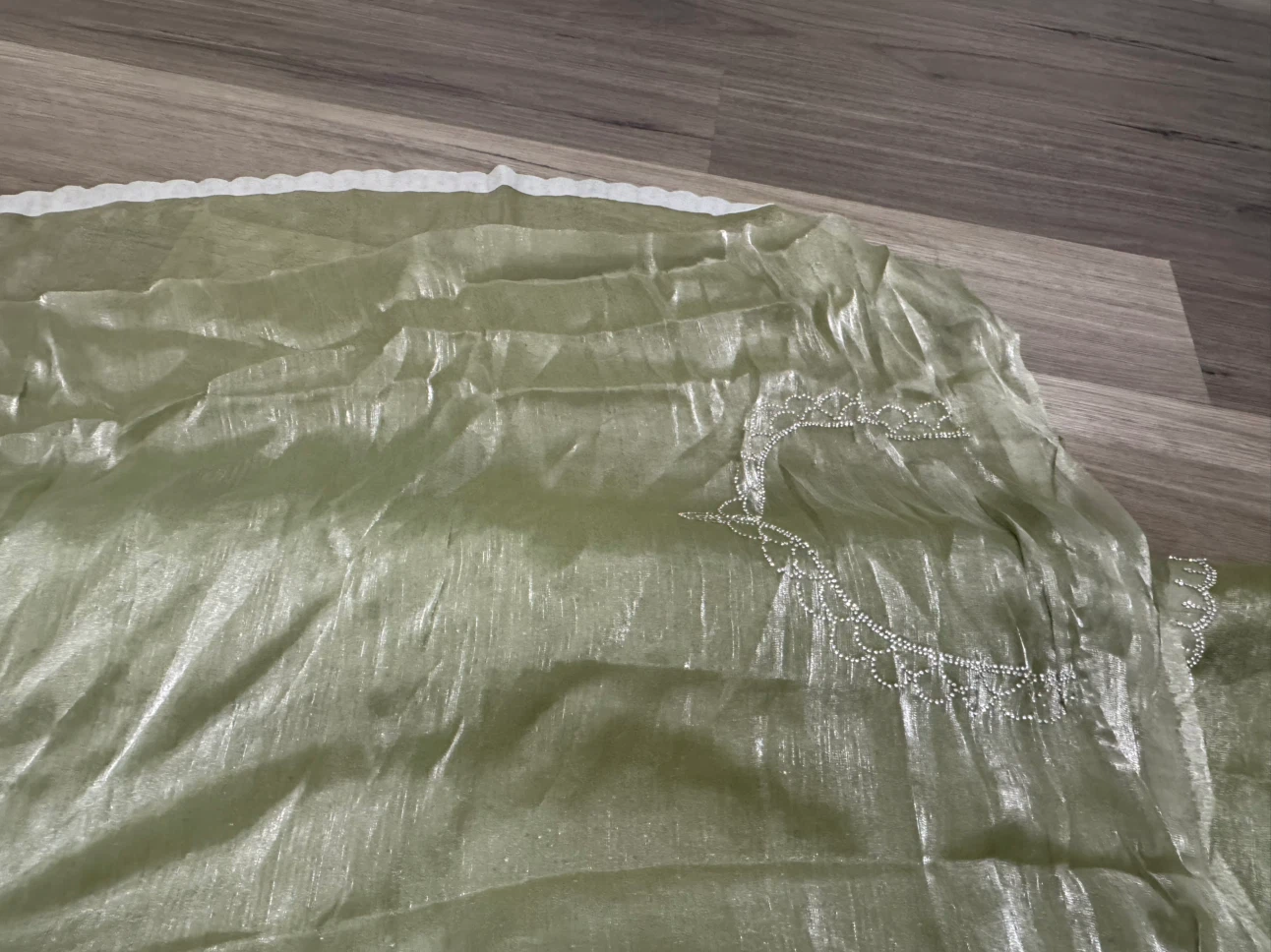 Light Green Scalloped Border saree - photo 3