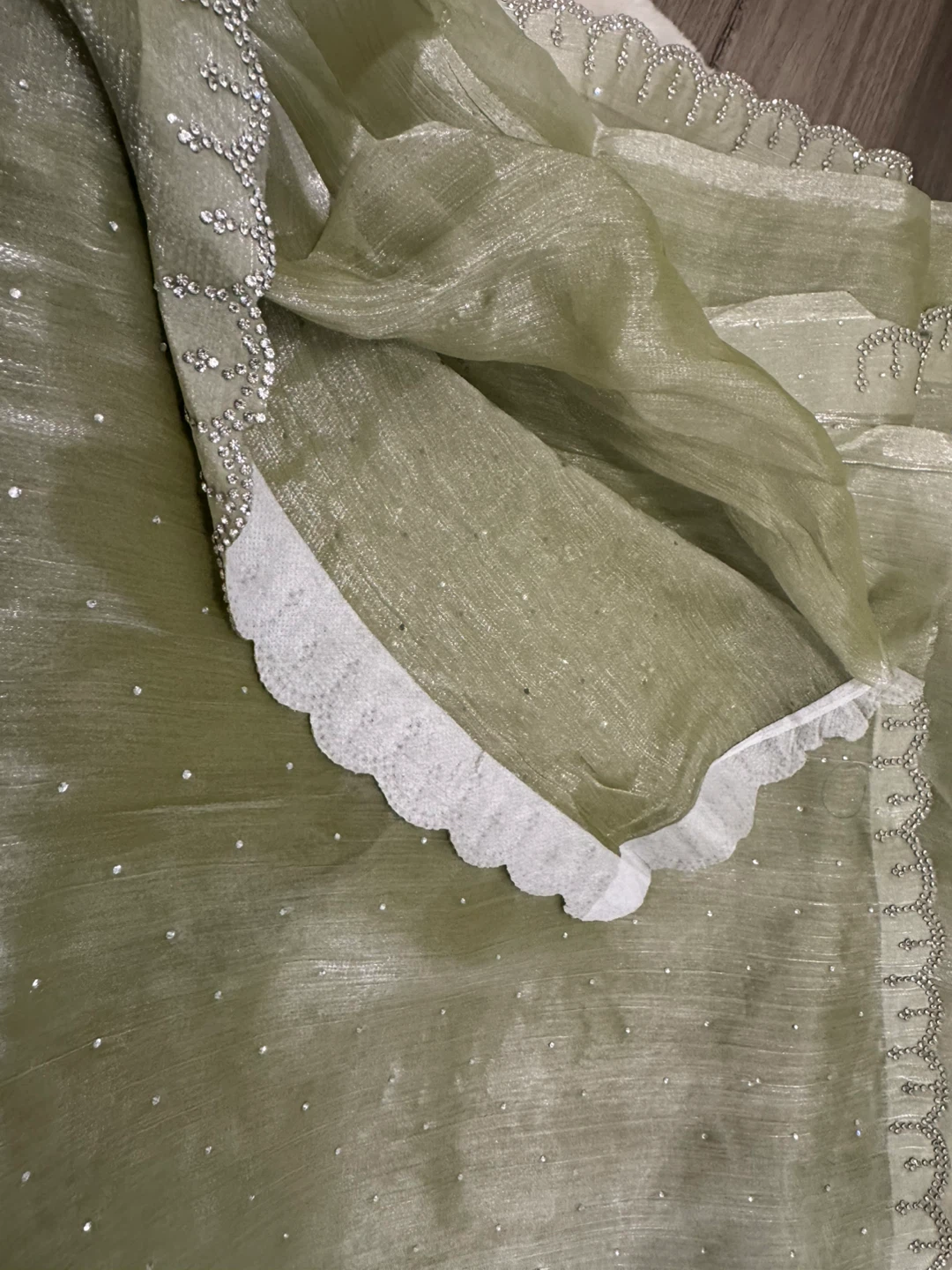Light Green Scalloped Border saree - photo 4