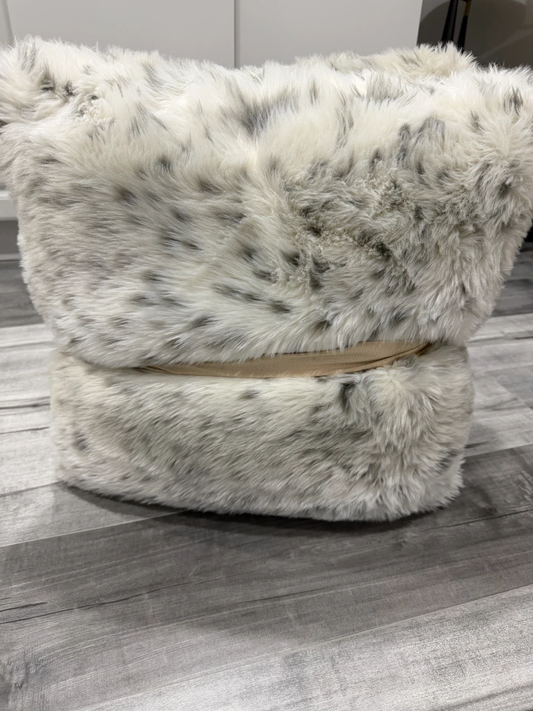 Faux Fur Decorative Pillows - photo 2