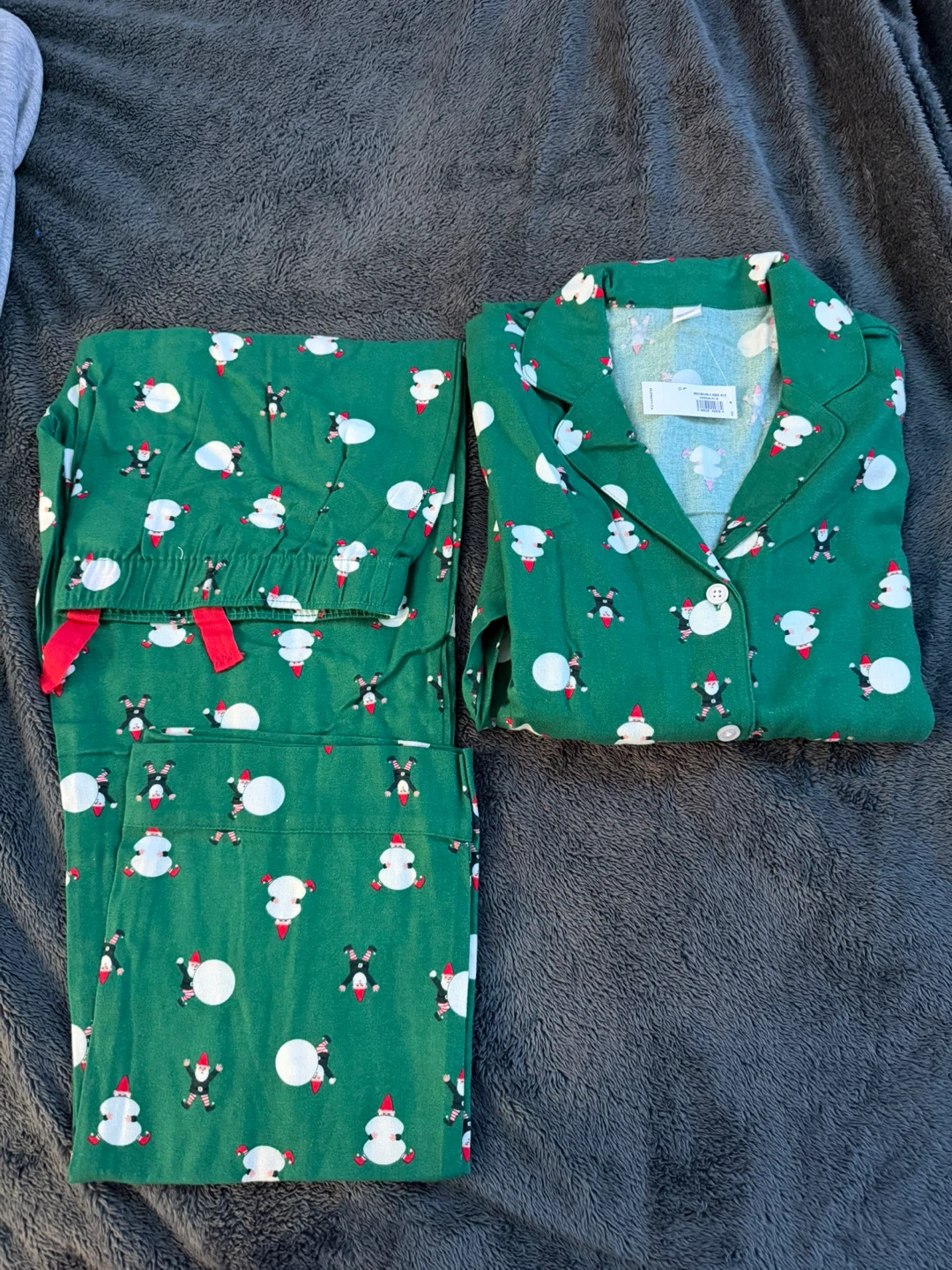 Old Navy Christmas Pajama Sets - Size Large - photo 2