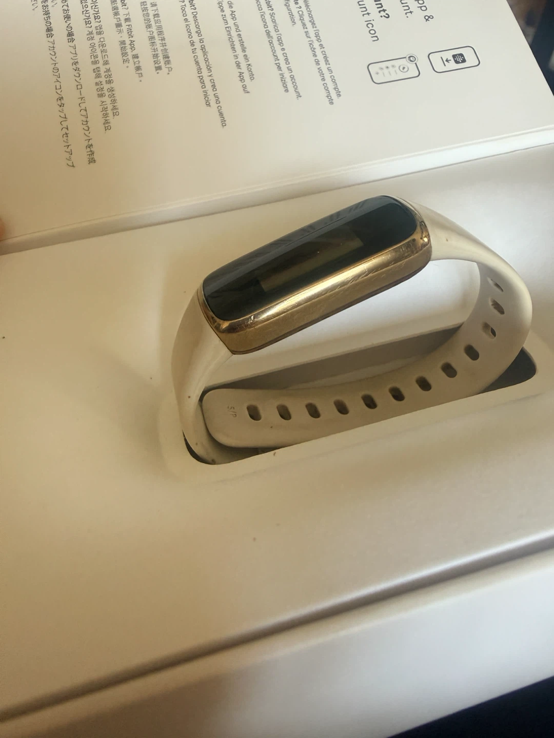 Fitbit Luxe fitness tracker - photo 4