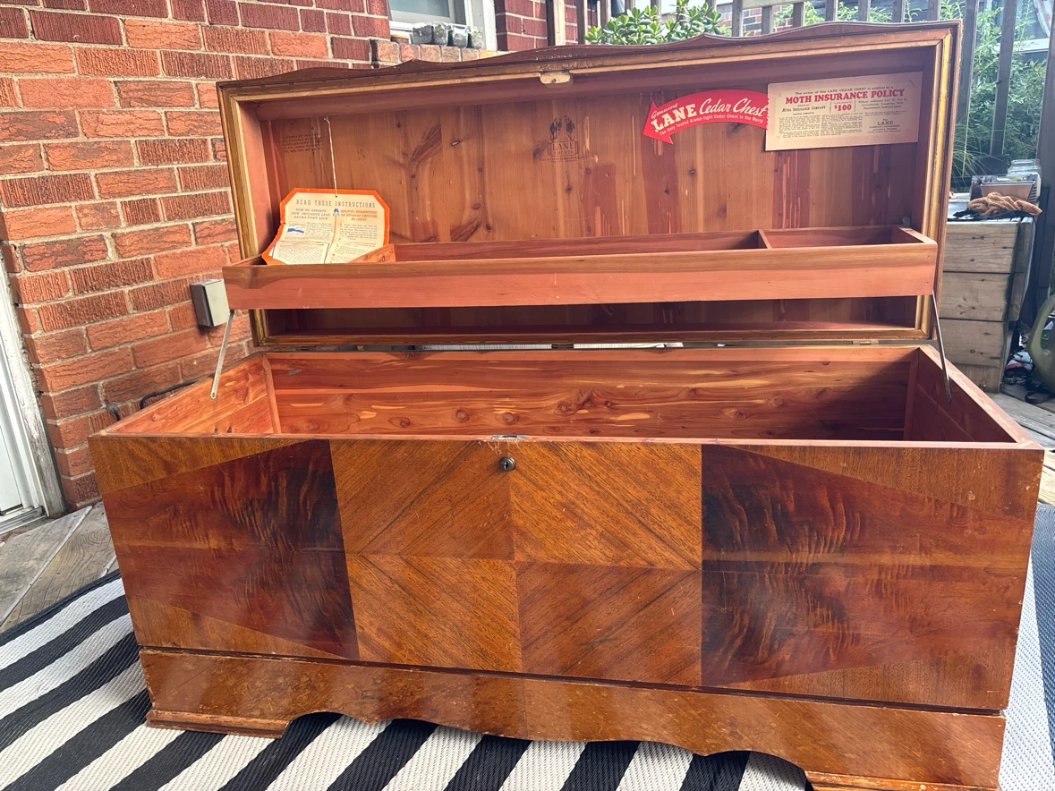 Lane Cedar Chest Make an offer