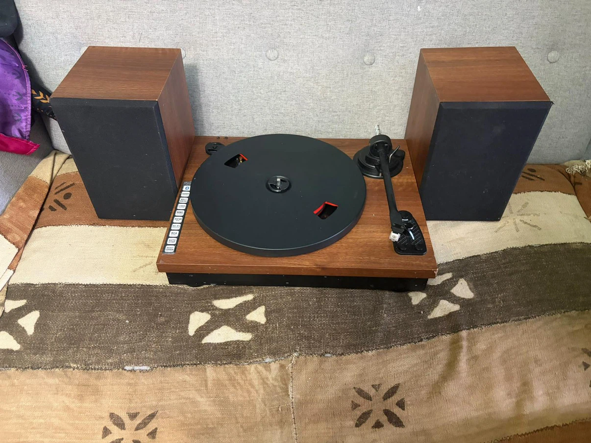 LP&No.1 Belt Drive Turntable with Speakers