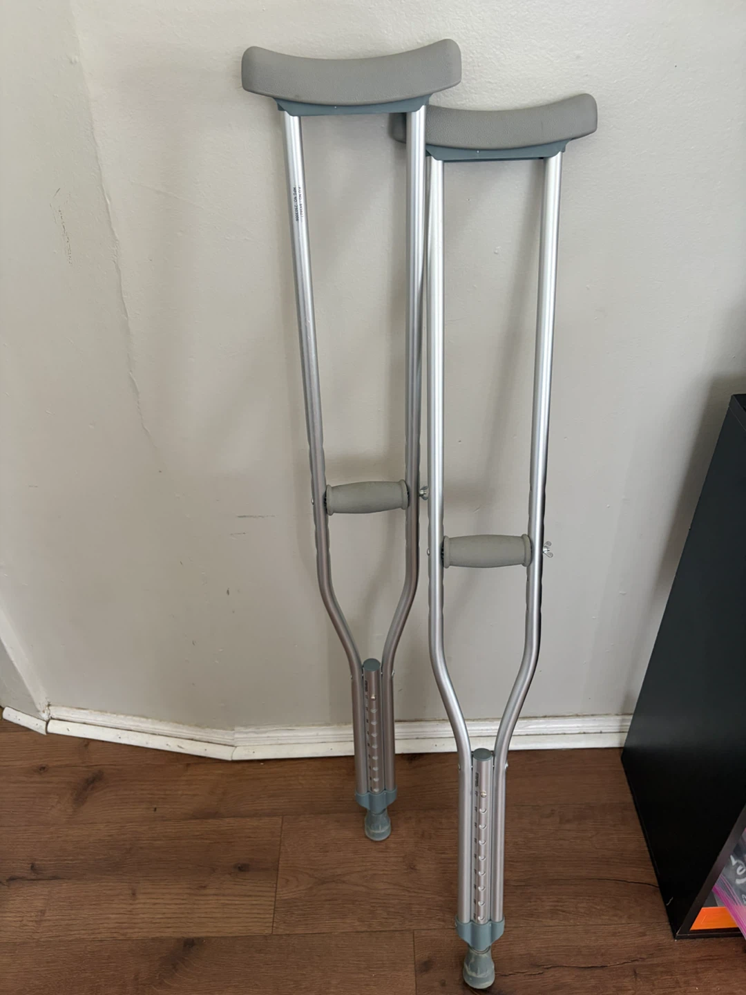 Adjustable Aluminum Underarm Crutches