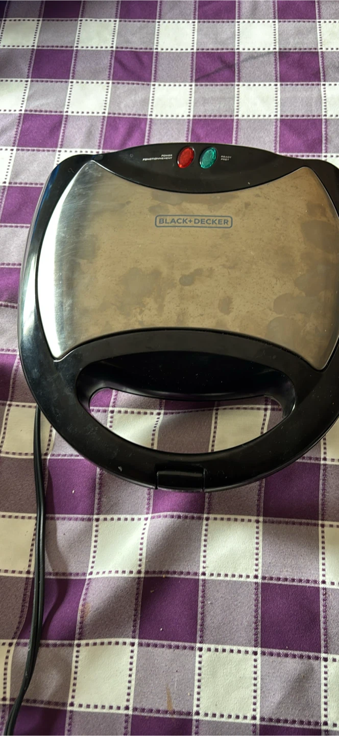 Black+Decker Waffle Maker - photo 3
