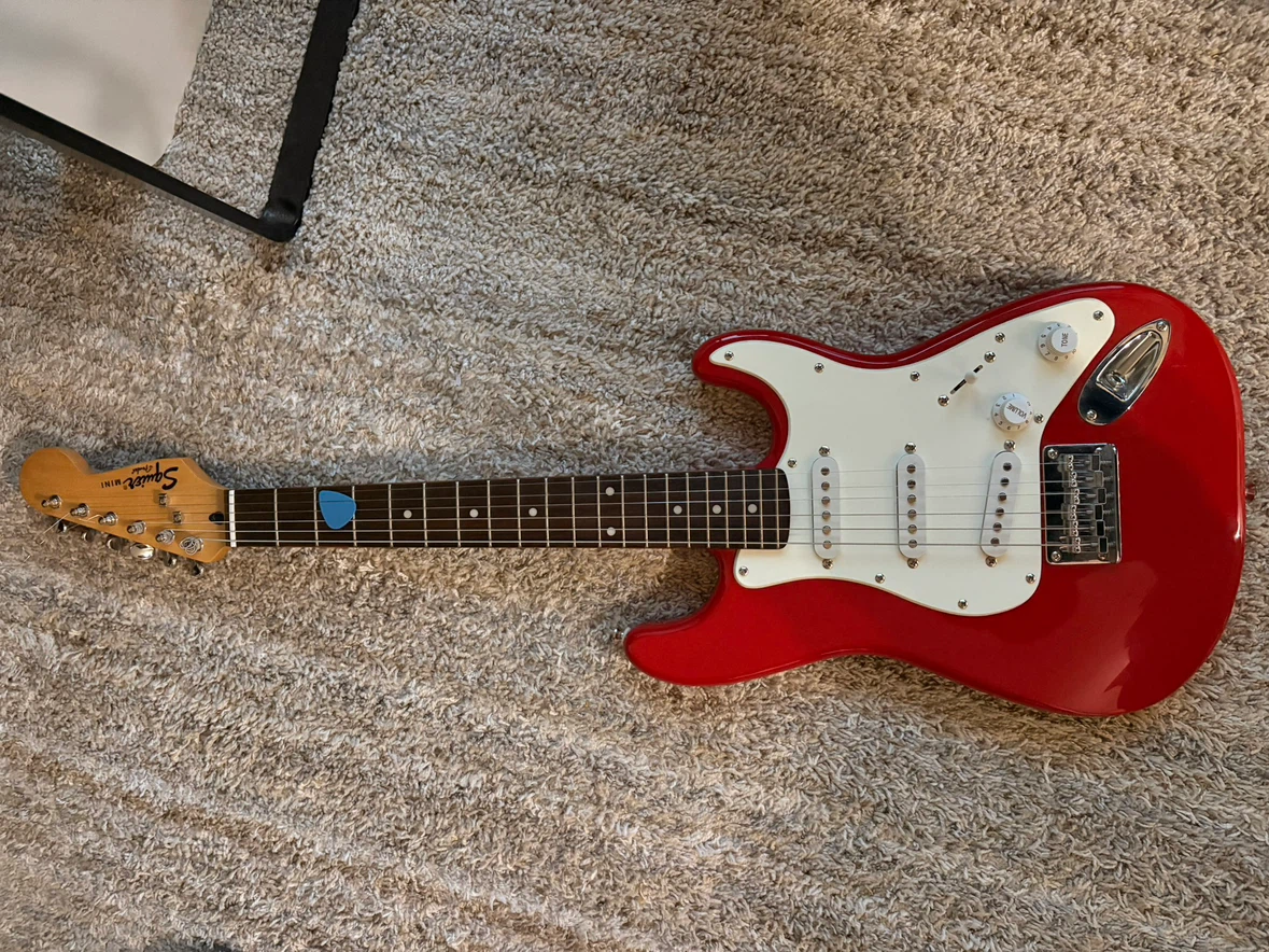 Squier Mini Electric Guitar and Fender Frontman 10G Amp - photo 2