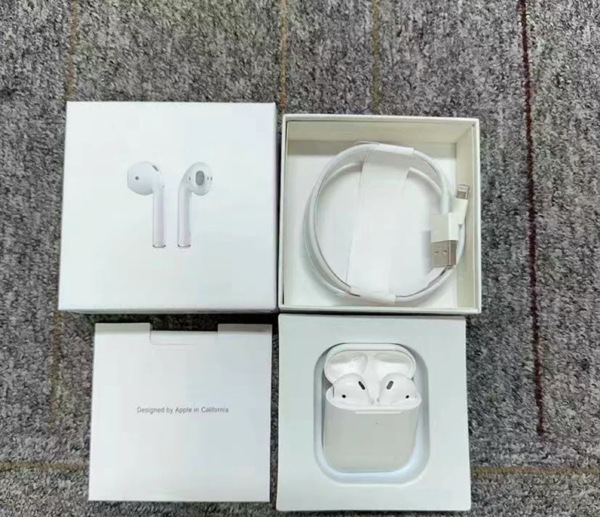 Apple AirPods with Wireless Charging Case