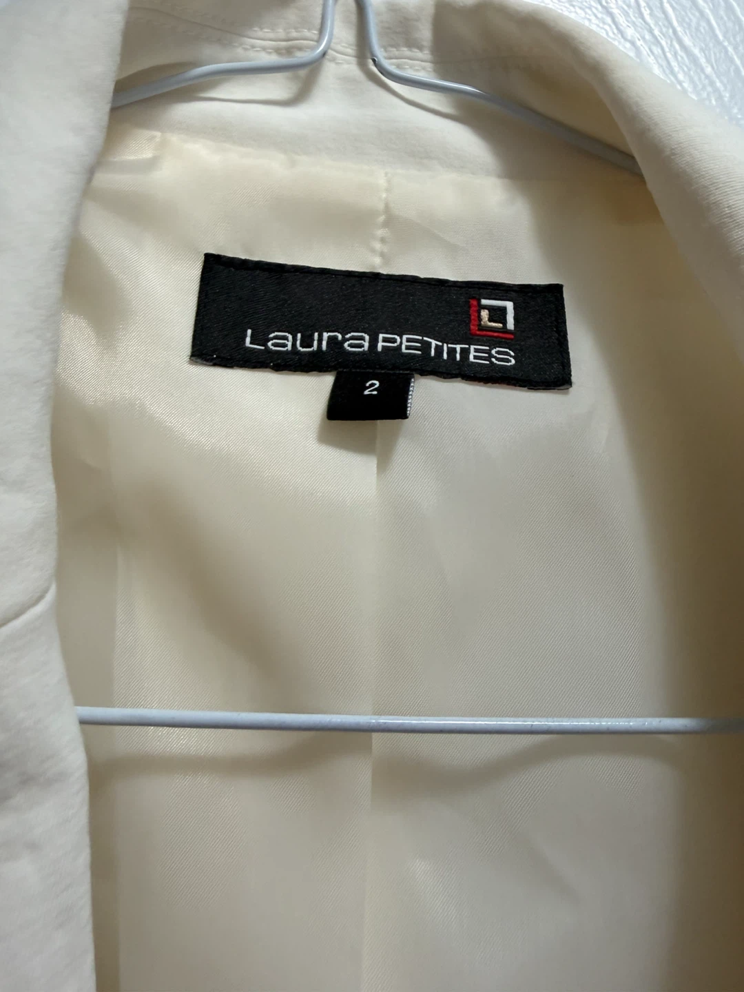 Laura Petites White Blazer