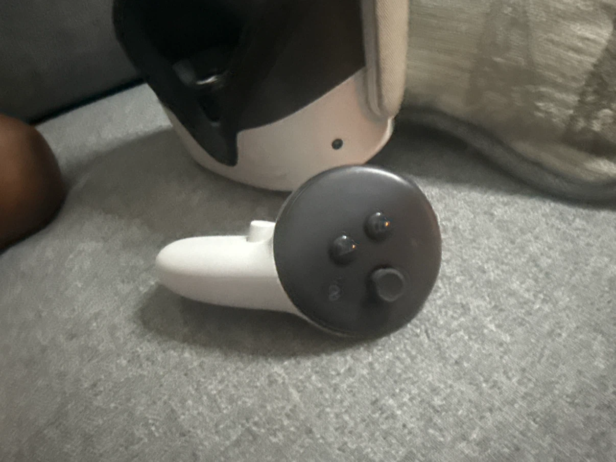 Meta Quest 2 VR Headset and Controllers - photo 3