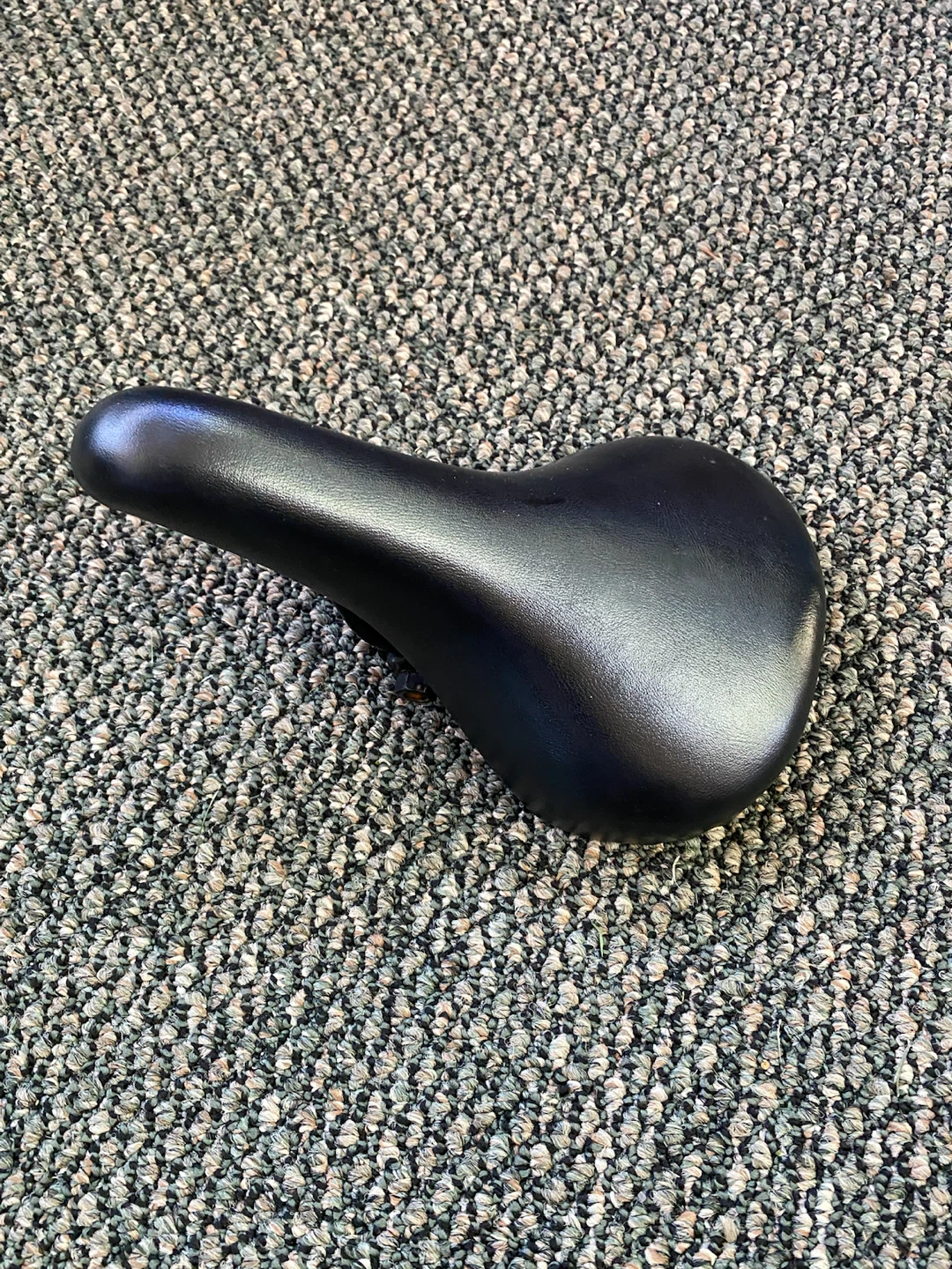 BLACK BICYCLE SEAT